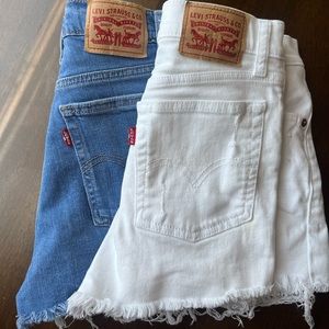 Levi high rise shorts, size 24.